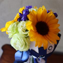 トルコギキョウ(福島県産)、ヒマワリ(宮城県産)、リンドウ(岩手県産)