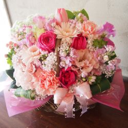 明るいピンクのアレンジメント 明るいピンクのアレンジメント